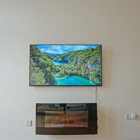 Soak Up The Light At A Soothing, Stylish Apartment In Swansea Marina Экстерьер фото