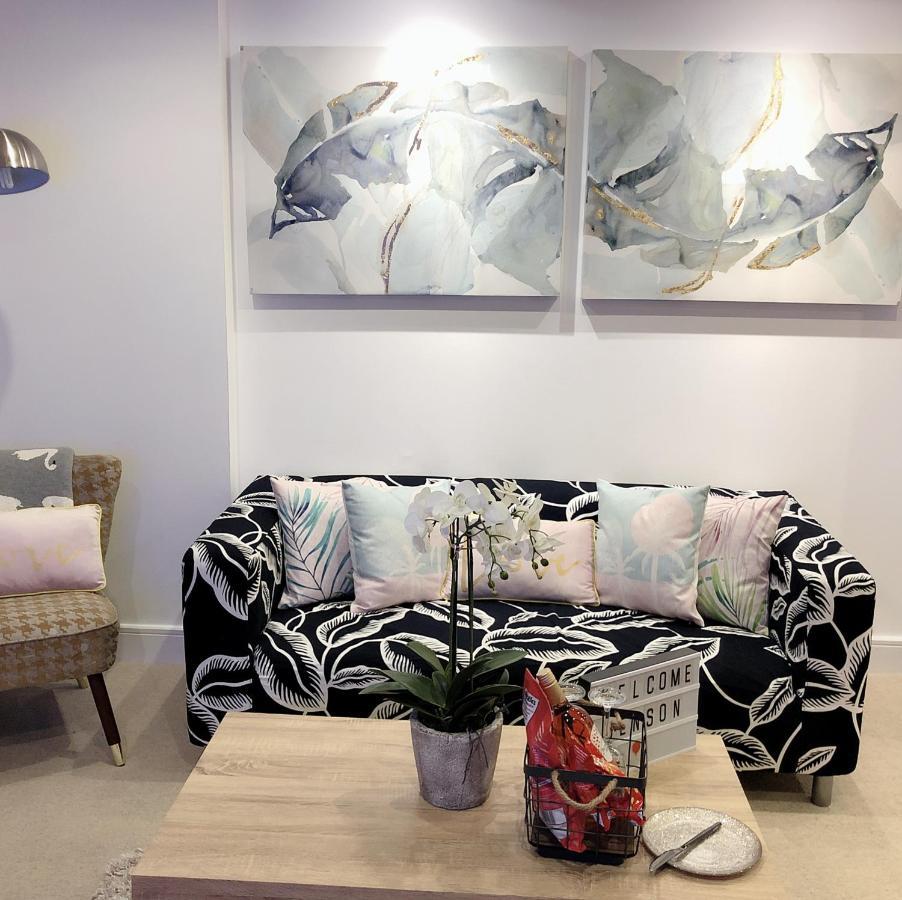 Soak Up The Light At A Soothing, Stylish Apartment In Swansea Marina Экстерьер фото