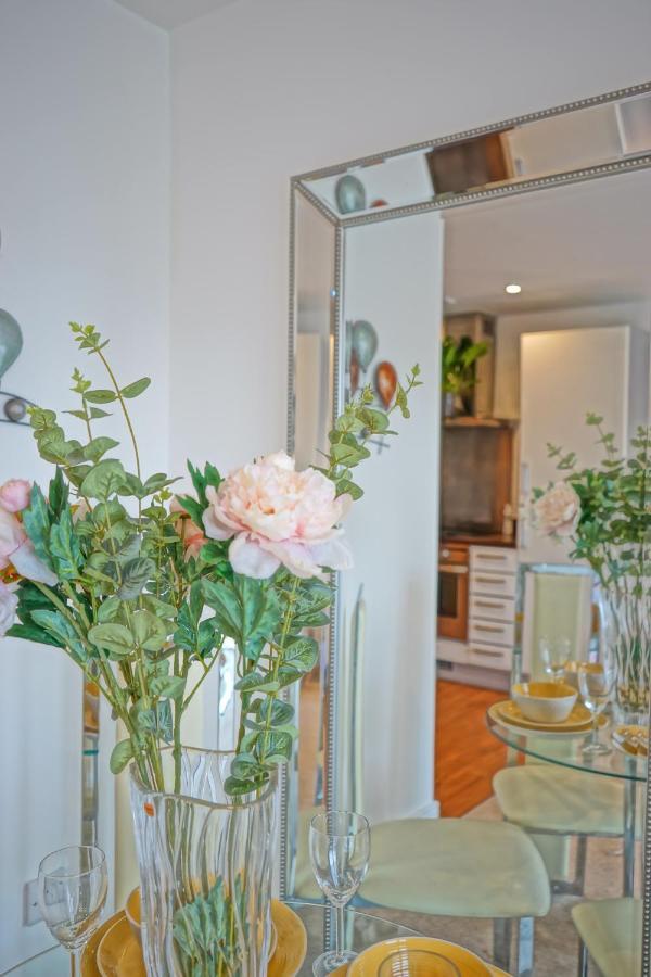 Soak Up The Light At A Soothing, Stylish Apartment In Swansea Marina Экстерьер фото