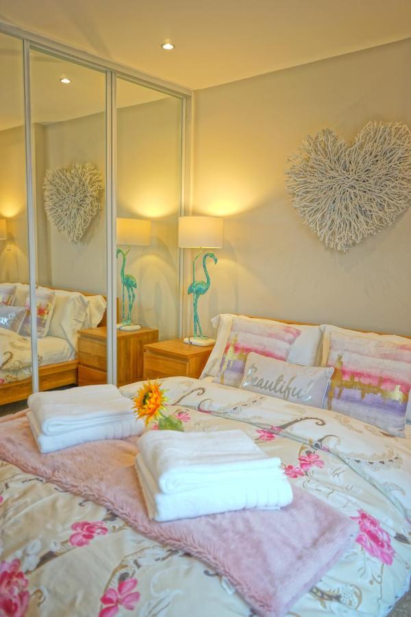 Soak Up The Light At A Soothing, Stylish Apartment In Swansea Marina Экстерьер фото