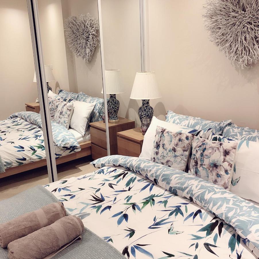 Soak Up The Light At A Soothing, Stylish Apartment In Swansea Marina Экстерьер фото