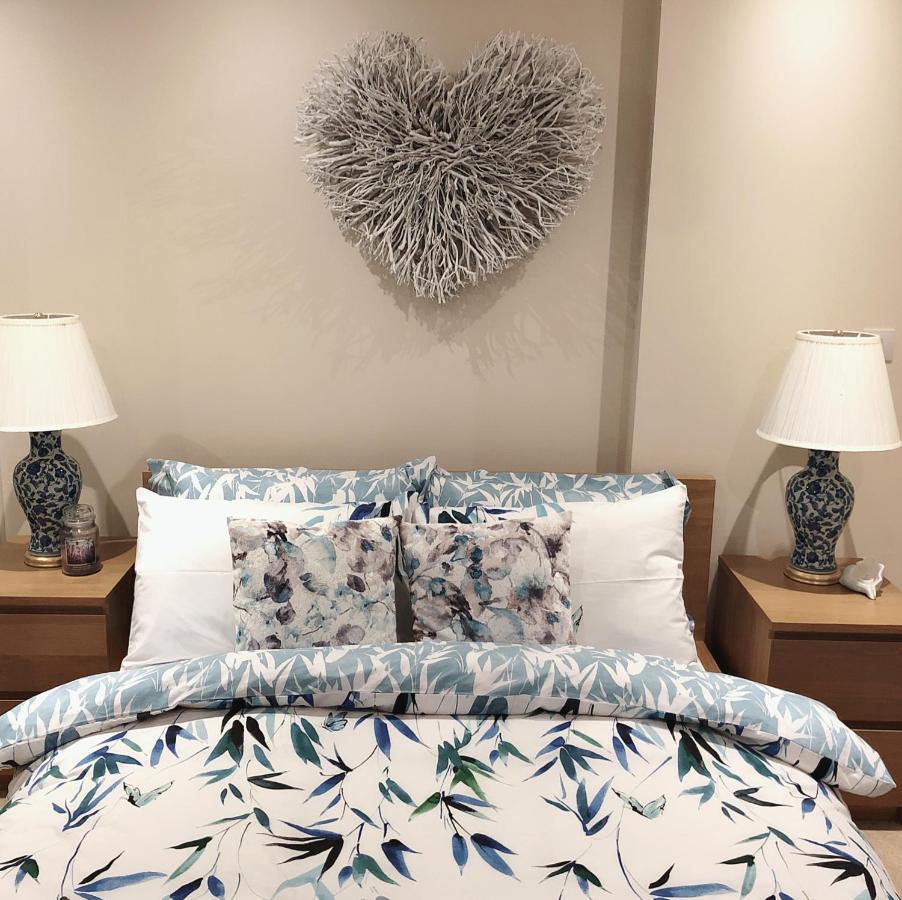 Soak Up The Light At A Soothing, Stylish Apartment In Swansea Marina Экстерьер фото