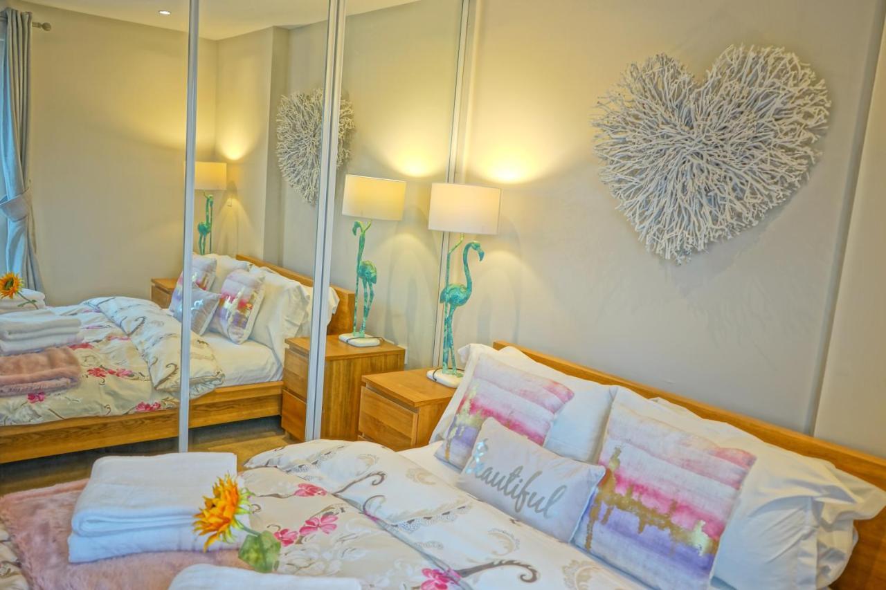 Soak Up The Light At A Soothing, Stylish Apartment In Swansea Marina Экстерьер фото