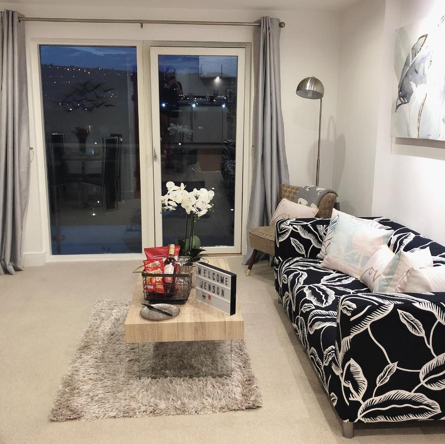Soak Up The Light At A Soothing, Stylish Apartment In Swansea Marina Экстерьер фото