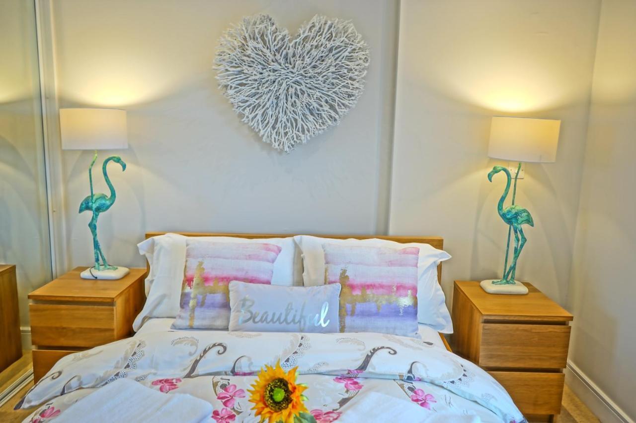 Soak Up The Light At A Soothing, Stylish Apartment In Swansea Marina Экстерьер фото