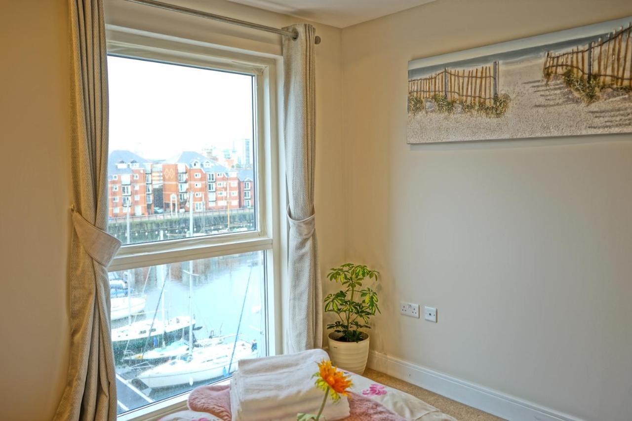 Soak Up The Light At A Soothing, Stylish Apartment In Swansea Marina Экстерьер фото