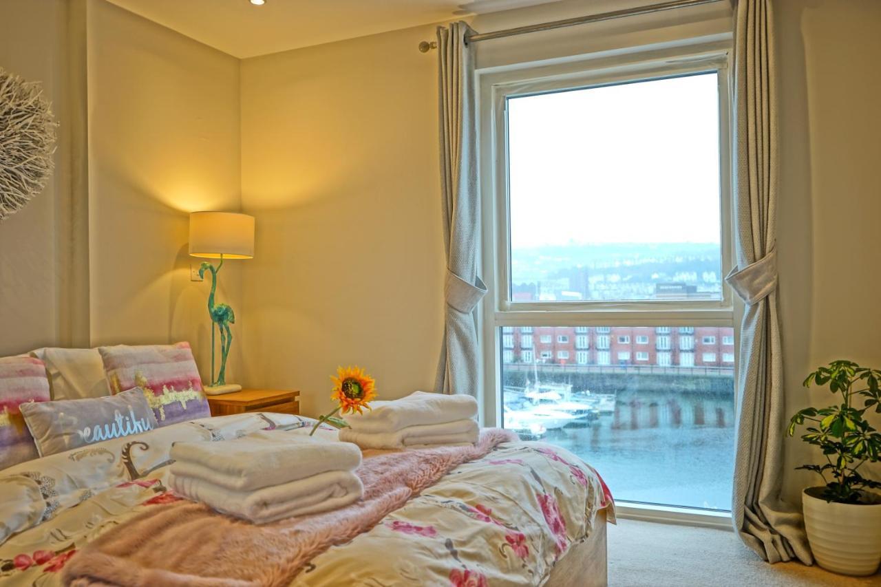 Soak Up The Light At A Soothing, Stylish Apartment In Swansea Marina Экстерьер фото
