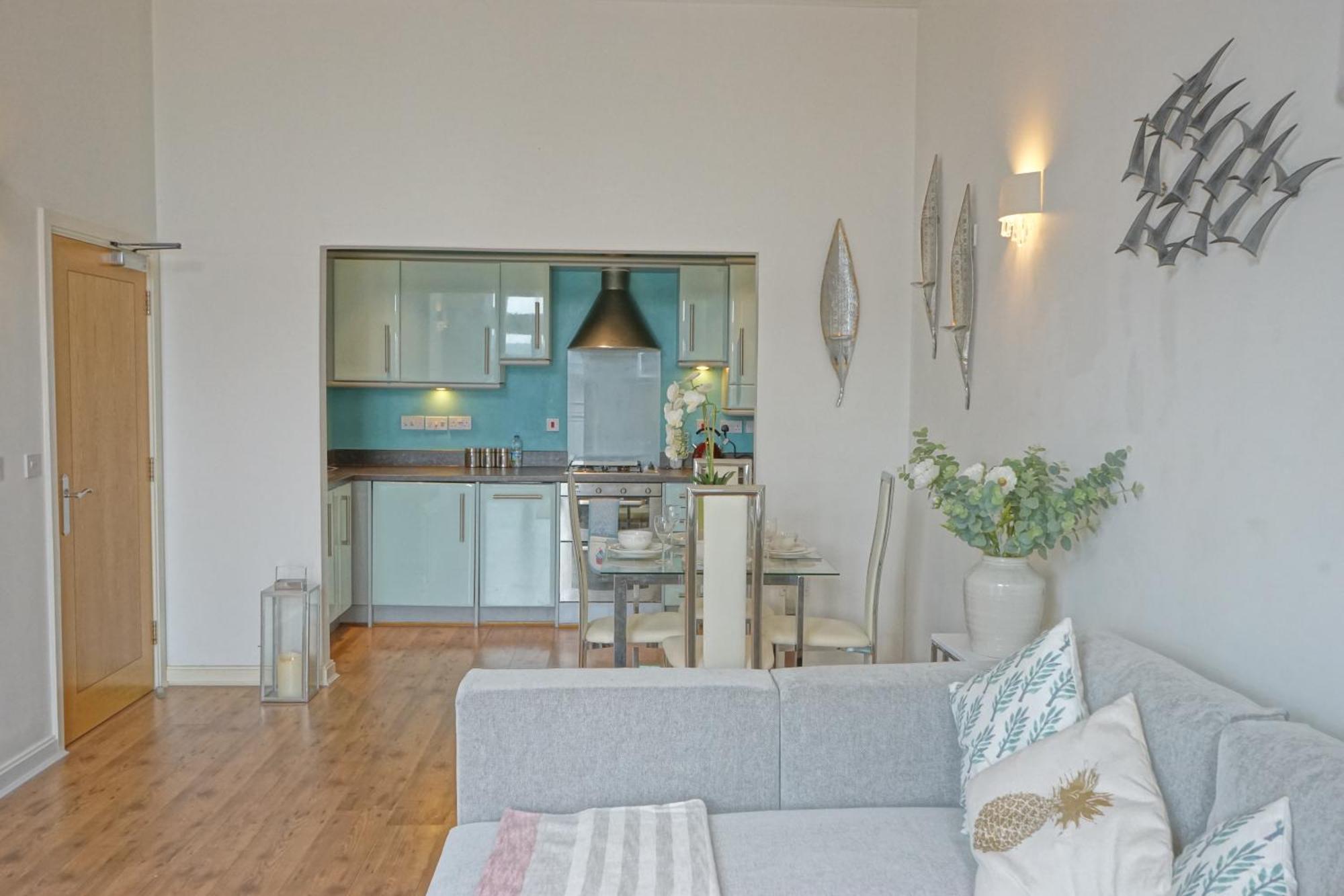 Soak Up The Light At A Soothing, Stylish Apartment In Swansea Marina Экстерьер фото
