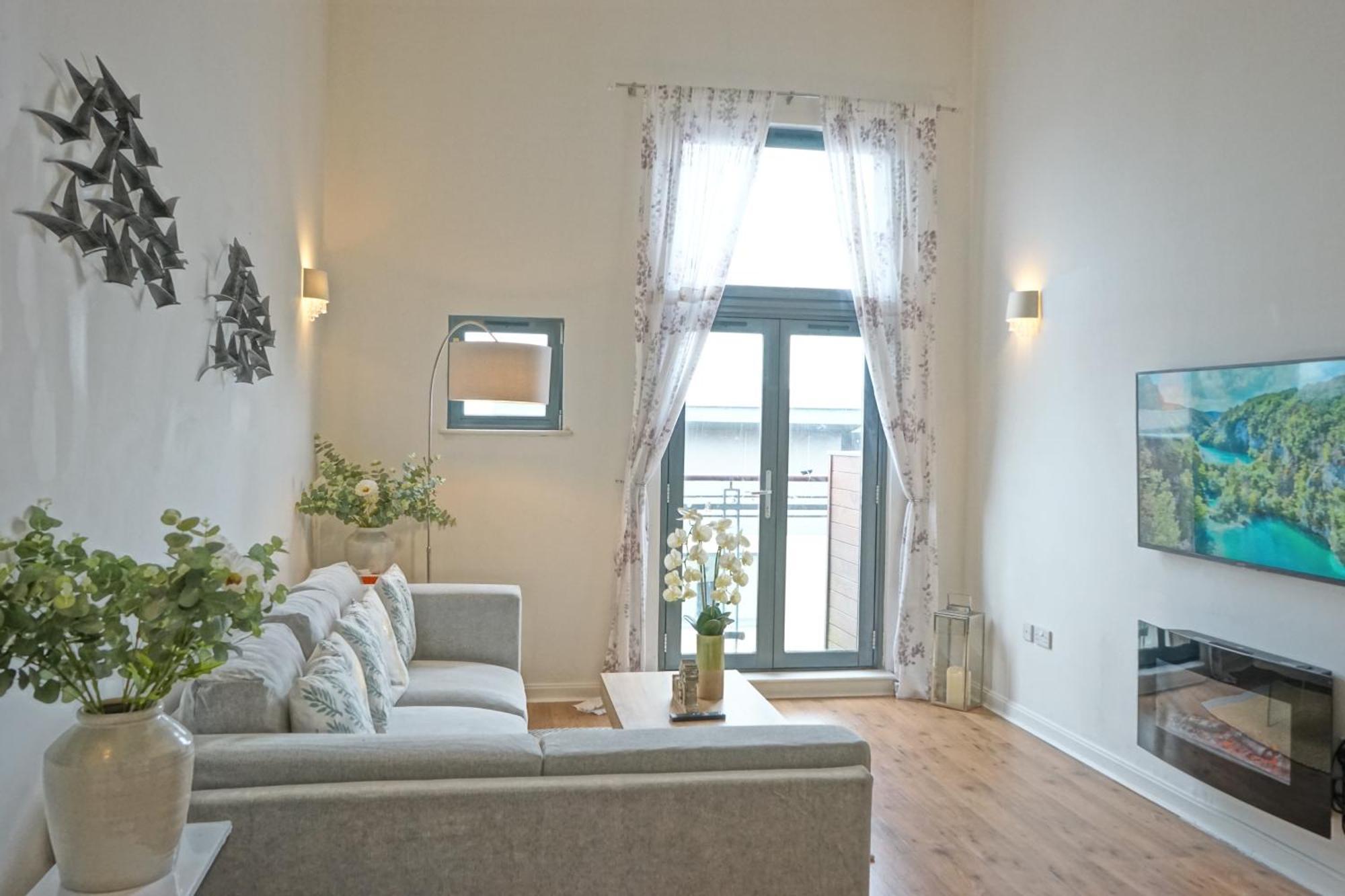 Soak Up The Light At A Soothing, Stylish Apartment In Swansea Marina Экстерьер фото